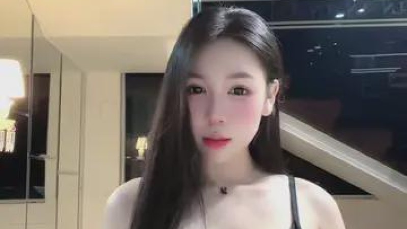 032越南美女丰满的喜欢自拍视频生活素材126视频144照片